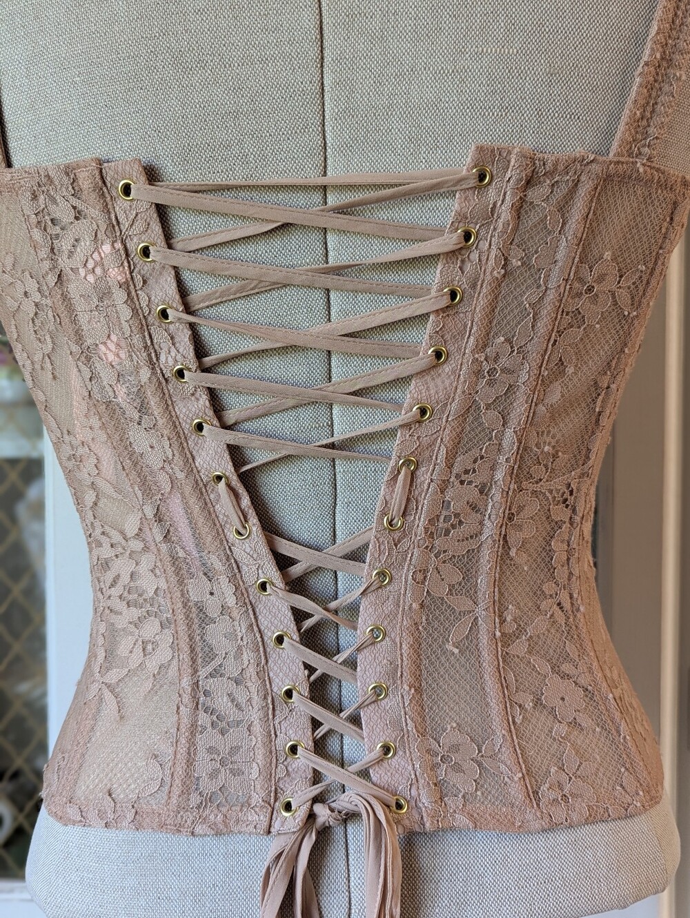 🩷🆕VS The Classic Corset Praline Lace Fitted Top with Lace-Up Back Gold Bodycon - Picture 11 of 16